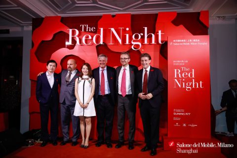 SUNING ATTENDS THE RED NIGHT TO EXPECT THE BEST SHOW YET